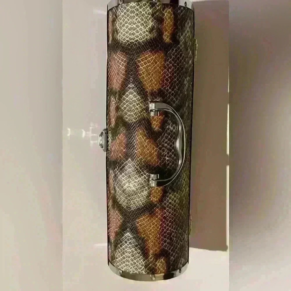 A Primeware insulated multi color wine purse. - Picture 1 of 7